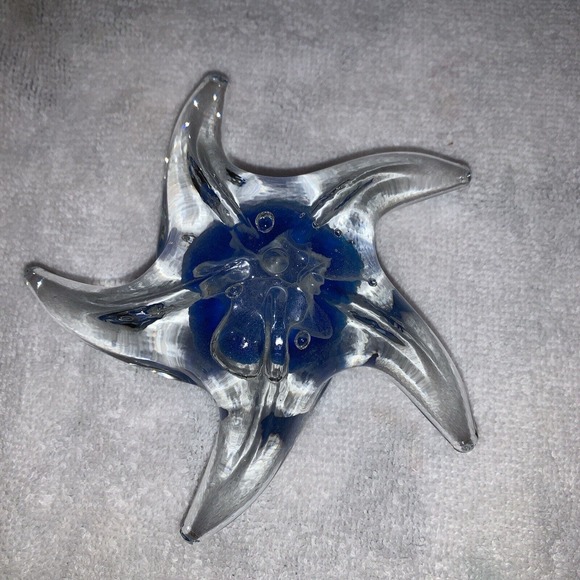Vtg. Art Glass STARFISH Paperweight Clear, Bubbles, Blue , GLOWS in The Dark - Picture 2 of 11